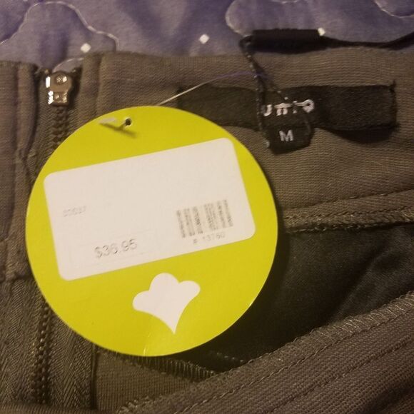 Mini skirt size medium NWT - Picture 2 of 6